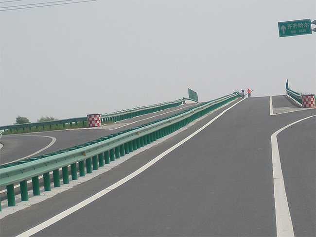 绵阳高速公路护栏的材质与规格